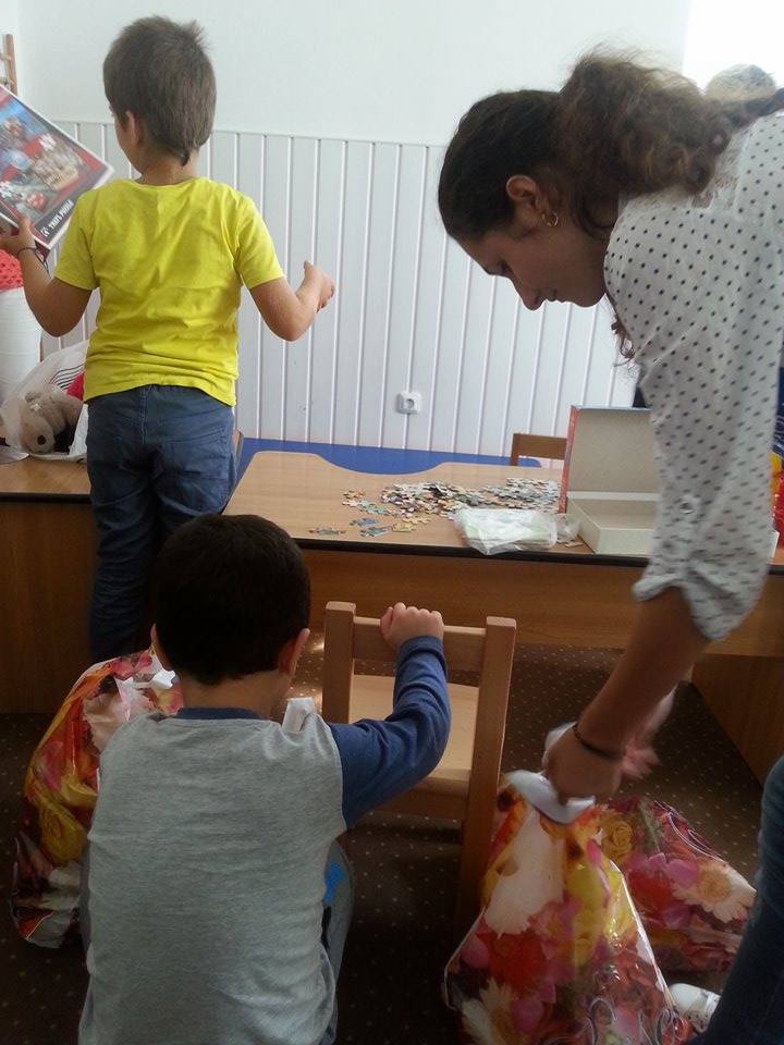 Voluntarii proiectului „Realitatea începe cu solidaritatea”