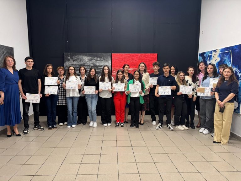 Premii la concursul de creație „Cititul dăunează grav inculturii”