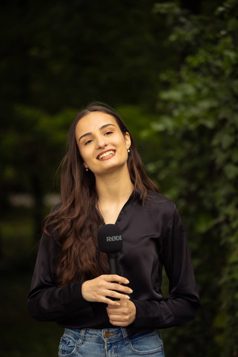 Ștefania Puculete: voluntariat, teatru, karate și informatică