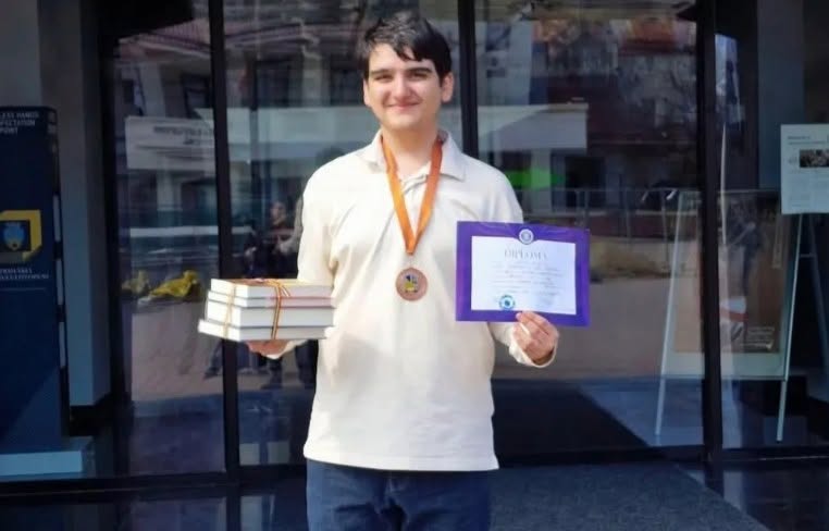 Radu Tănăsescu, locul IV mondial și locul I național la Dürer Mathematics Competition