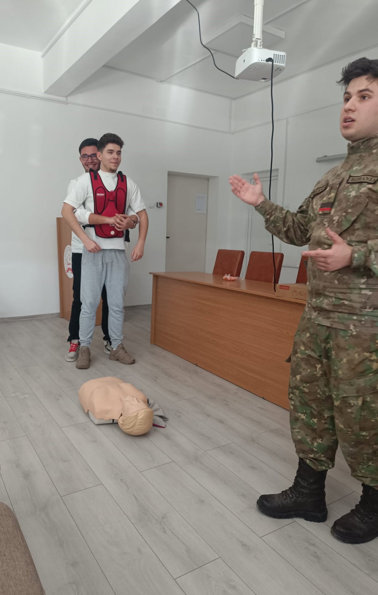 Prezentarea Institutului Medico-Militar pentru elevii claselor a XI-a – fotografia 4