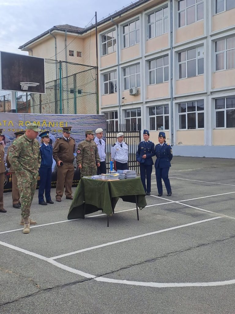 Ziua Armatei României în școli, la CNET