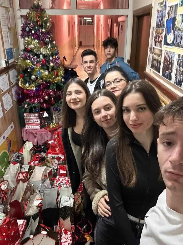 Daruri de sărbători pentru elevii interni ai CNET