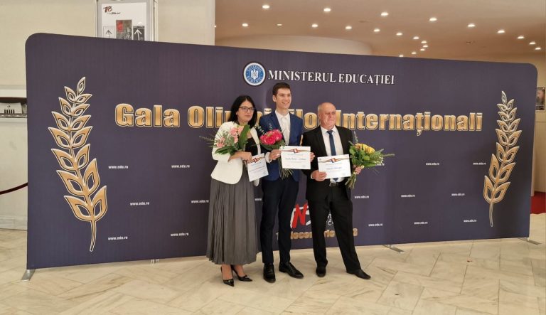 Mario Scurtu și profesorul Gheorghe Neamțu, premiați de Ministerul Educației