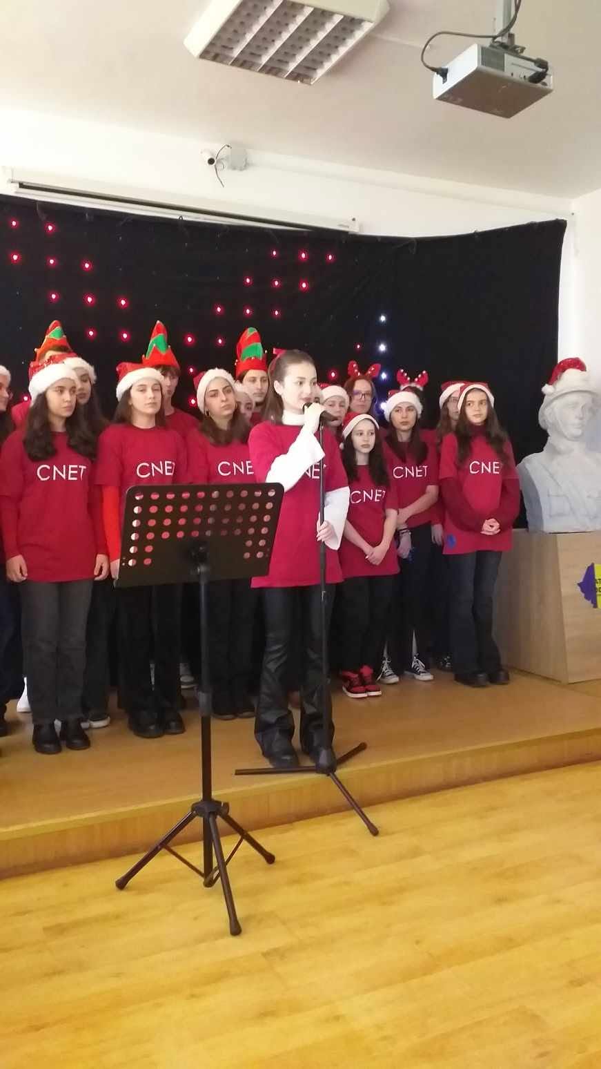 „Ne-au sosit colindători” – concert al Grupului vocal CNET – fotografia 3