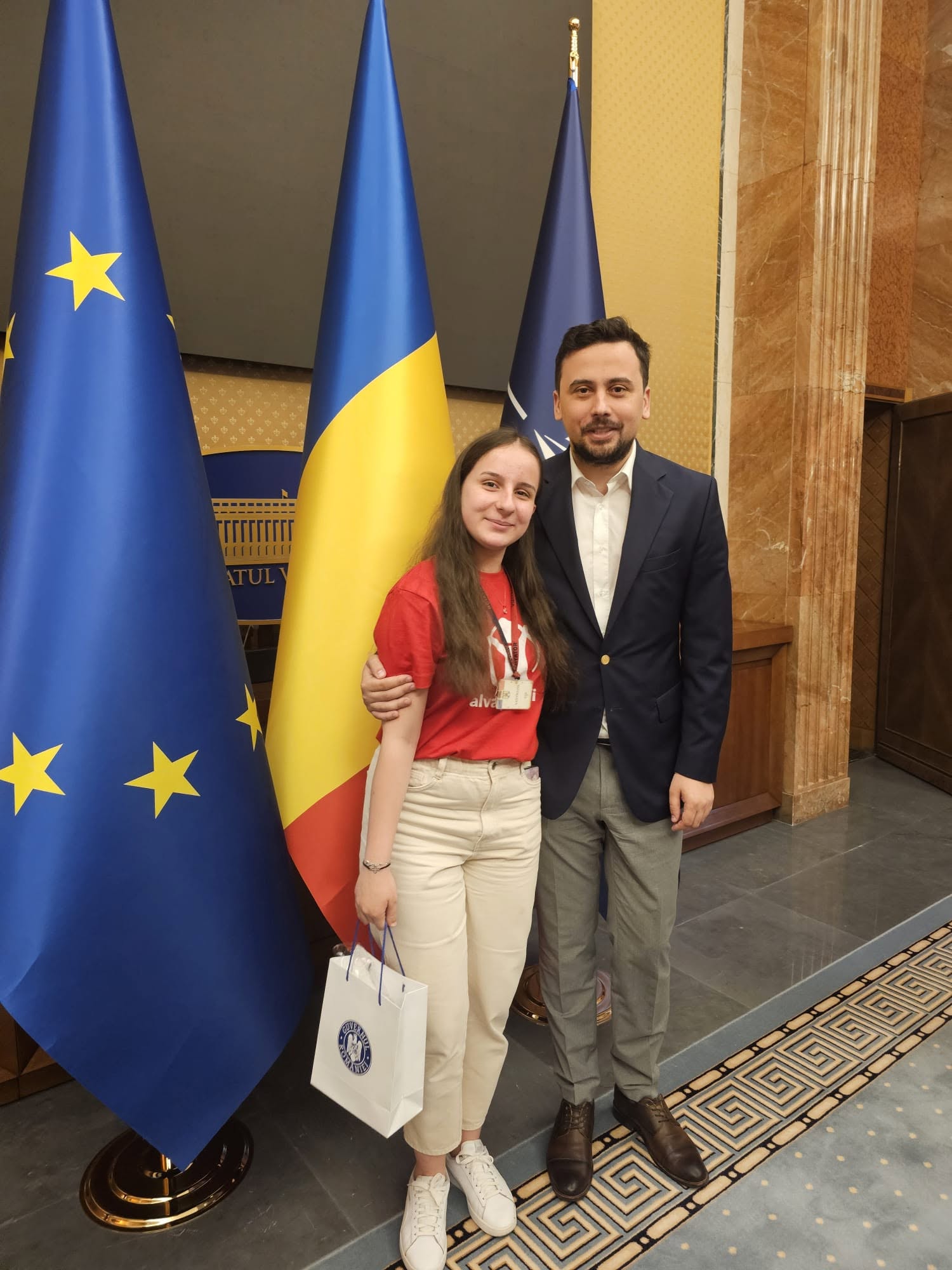 Elevii CNET premiați la Concursul Național „Drepturile Copilului”, în vizită la Guvern și Ministerul Sănătății – fotografia 3