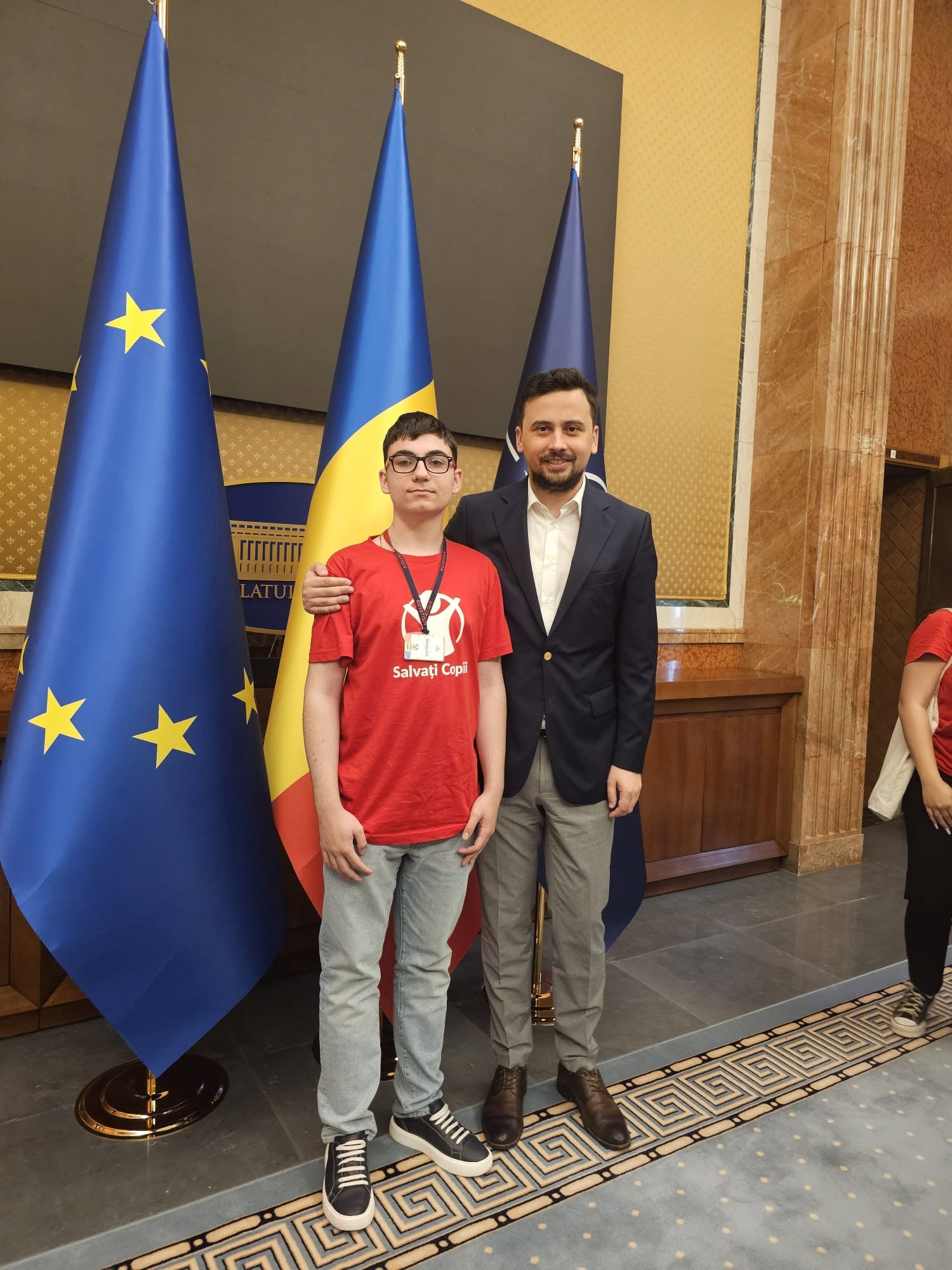 Elevii CNET premiați la Concursul Național „Drepturile Copilului”, în vizită la Guvern și Ministerul Sănătății – fotografia 4