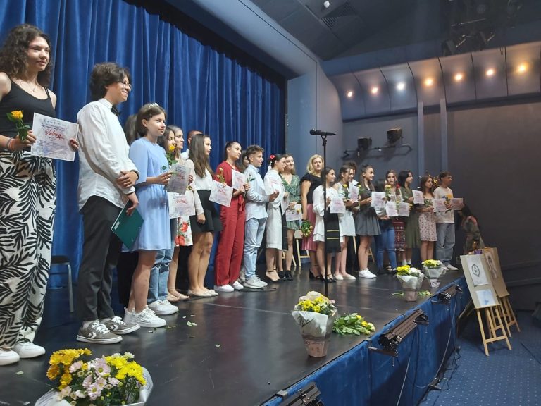 Ștefania Puculete – mențiune la concursul „Eu rămân ce-am fost, romantic”