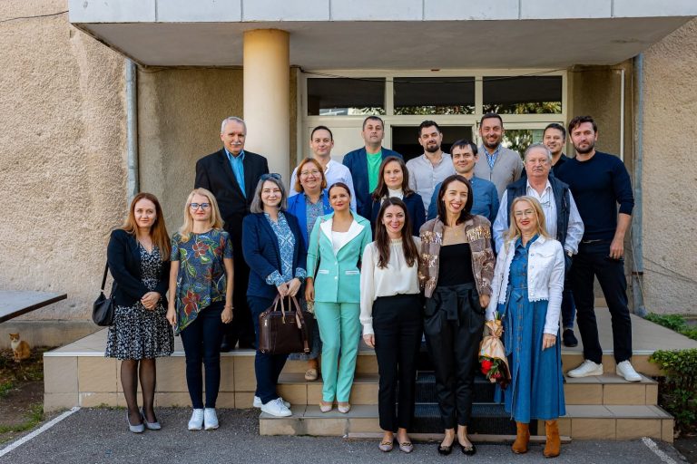 Revederea absolvenților clasei a XII-a B după 20 de ani