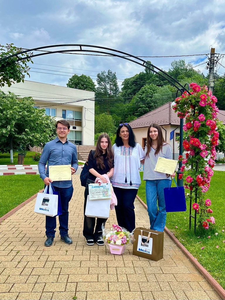 Elevii CNET premiați și profesoara Marinela Pîrvulescu la Festivalul Internațional de Literatură Tudor Arghezi