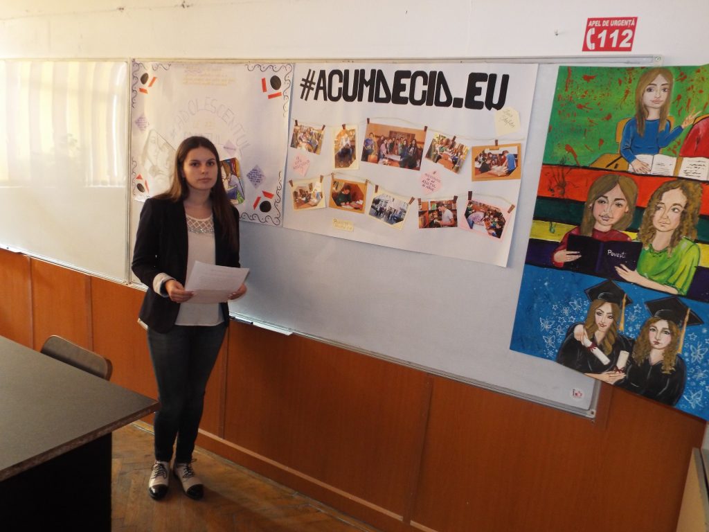 Elevi și profesori în cadrul Zilei Ștafetei