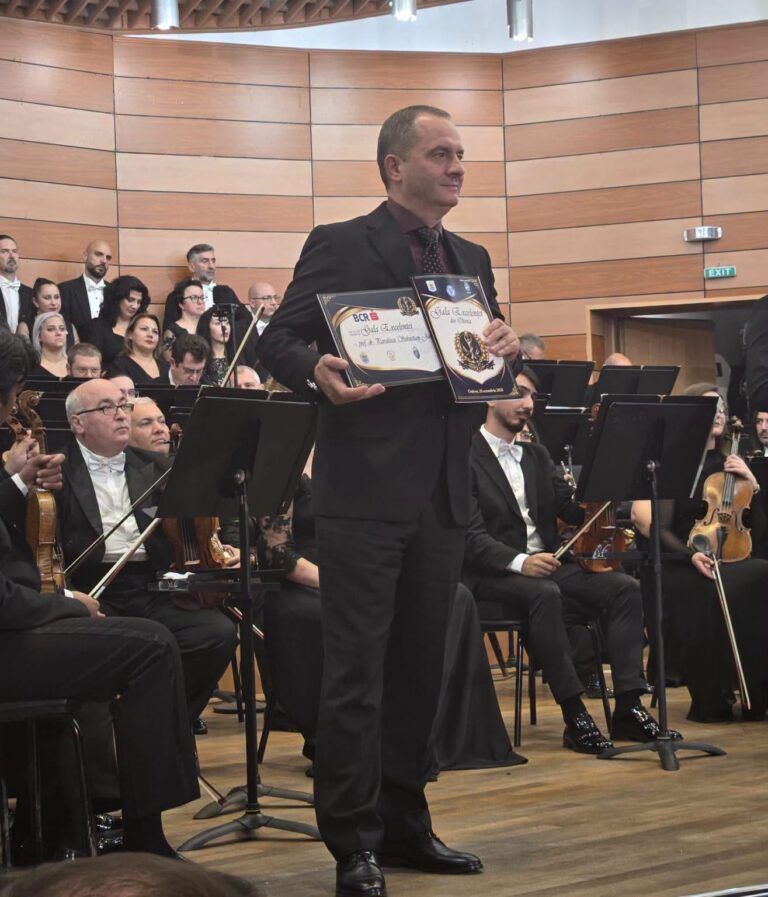 Profesorul Justin Sebastian Paralescu, premiat la Gala Excelenței din Oltenia